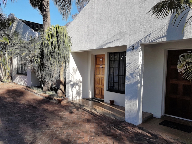 Imagen de los exteriores del Hotel Eskulaap and Conference. Foto 13