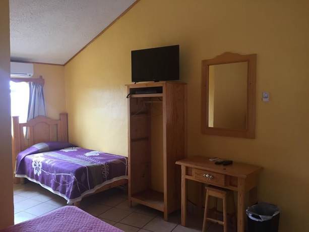 Imagen de la habitación del Hotel Esmeralda Barrancas. Foto 5