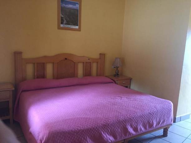 Imagen de la habitación del Hotel Esmeralda Barrancas. Foto 6