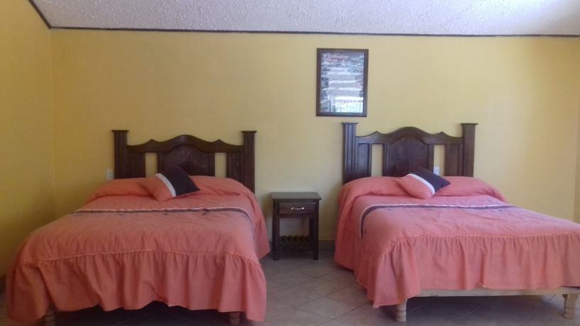 Imagen de la habitación del Hotel Esmeralda Barrancas. Foto 8