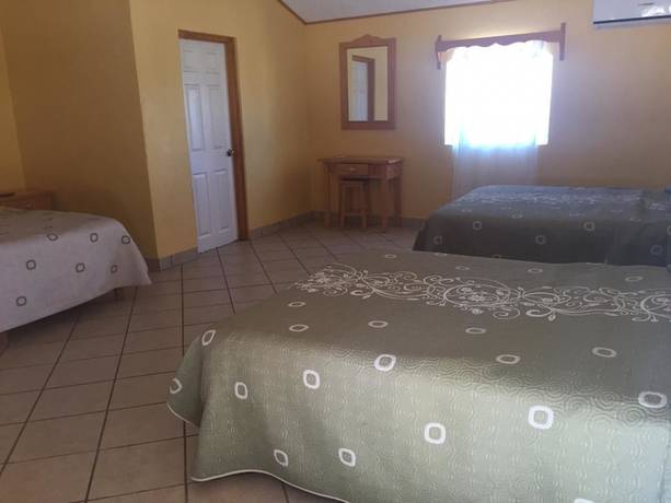 Imagen de la habitación del Hotel Esmeralda Barrancas. Foto 15