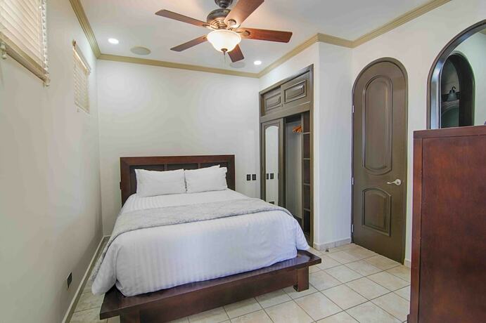 Imagen de la habitación del Hotel Esmeralda Beach Resort, Puerto Pe&ntilde;asco. Foto 11