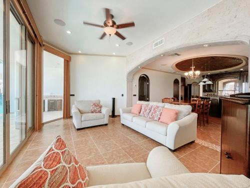 Imagen de la habitación del Hotel Esmeralda Beach Resort, Puerto Pe&ntilde;asco. Foto 14