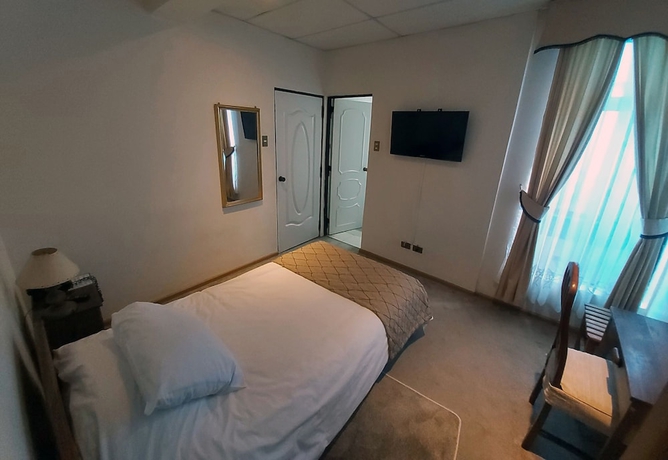 Imagen de la habitación del Hotel Esmeralda, Castro. Foto 4