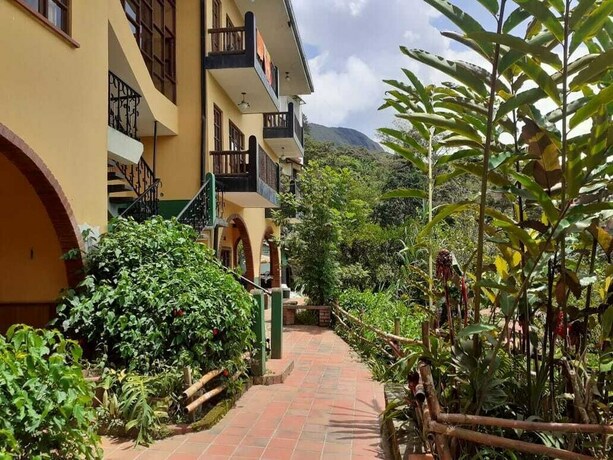Imagen de los exteriores del Hotel Esmeralda, Coroico. Foto 22