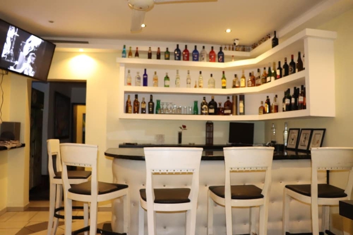 Imagen del bar/restaurante del Hotel Esmeralda Guest House. Foto 3