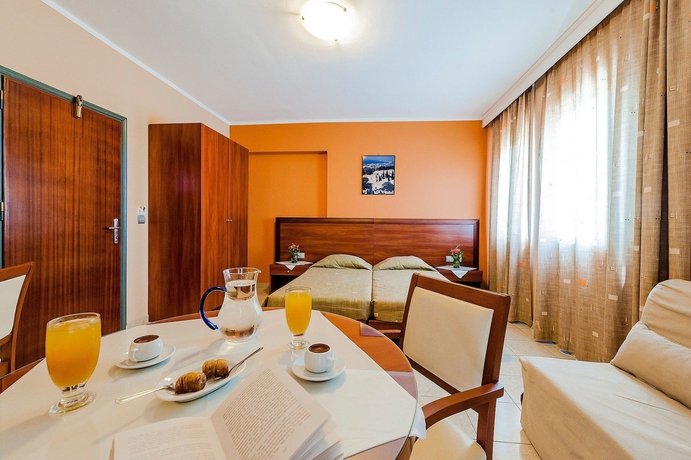 Imagen de la habitación del Hotel Esmeralda, Kremasti. Foto 3