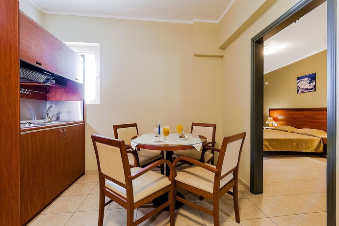 Imagen de la habitación del Hotel Esmeralda, Kremasti. Foto 5