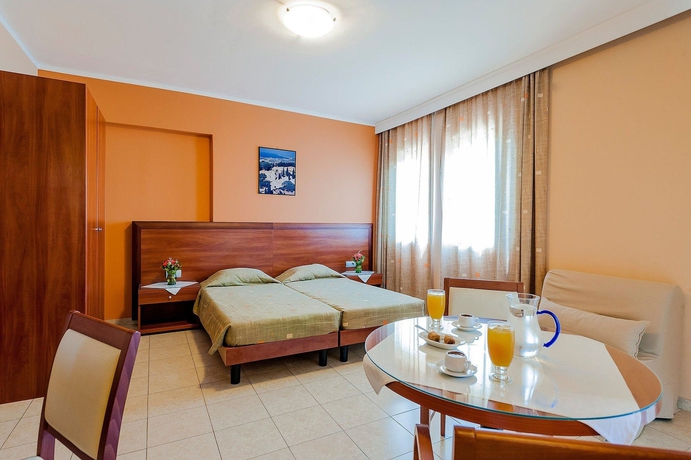 Imagen de la habitación del Hotel Esmeralda, Kremasti. Foto 12