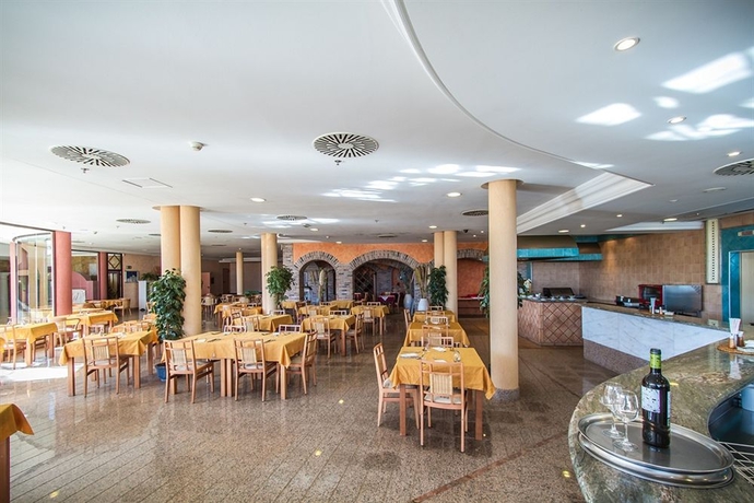 Imagen del bar/restaurante del Hotel Esmeralda Maris by LIVVO. Foto 5