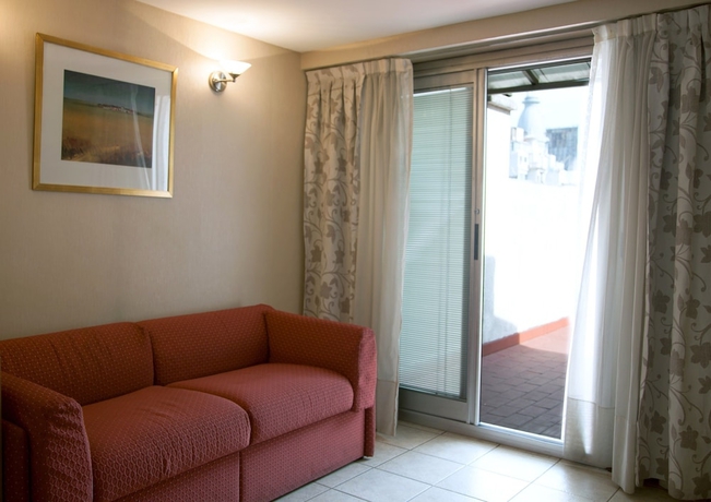 Imagen de la habitación del Hotel Esmeralda Palace. Foto 11