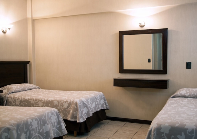 Imagen de la habitación del Hotel Esmeralda Palace. Foto 14