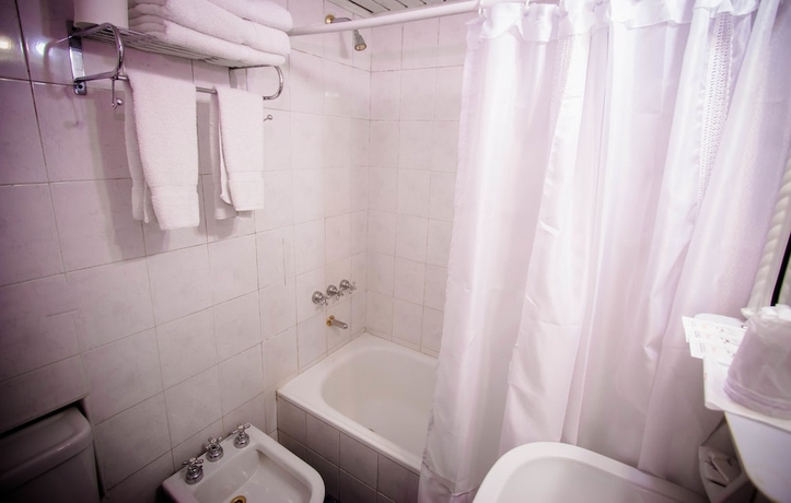 Imagen de la habitación del Hotel Esmeralda Palace. Foto 16