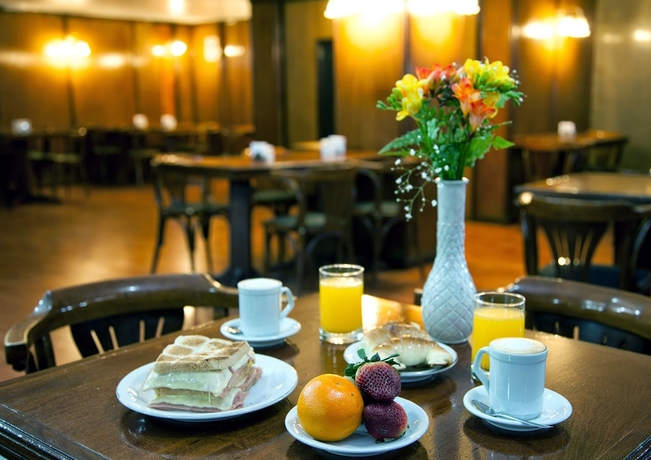 Imagen del bar/restaurante del Hotel Esmeralda Palace. Foto 2