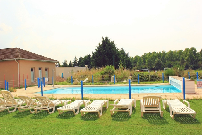 Imagen de la piscina del Hotel Espace L&eacute;onard De Vinci, Lisses. Foto 14