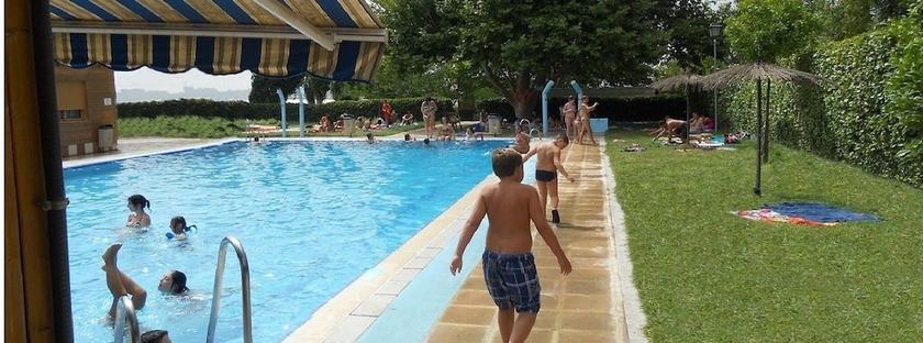 Imagen de la piscina del Hotel Espacios Rurales Fuente Piedra. Foto 18