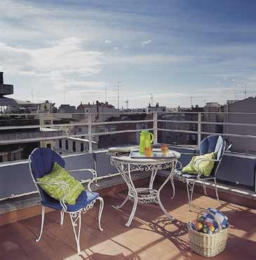 Imagen de los exteriores del Hotel Espahotel Suites Jerónimos. Foto 8