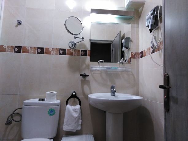 Imagen de la habitación del Hotel España, Larache. Foto 16