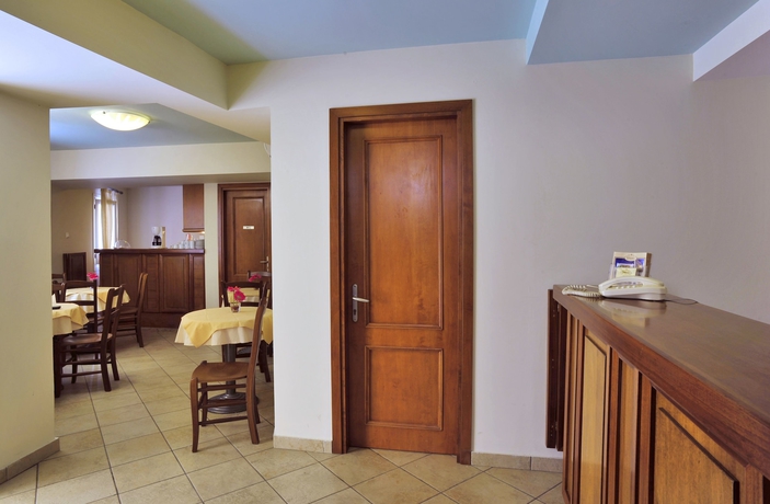 Imagen de los interiores del Hotel Esperance 2. Foto 16