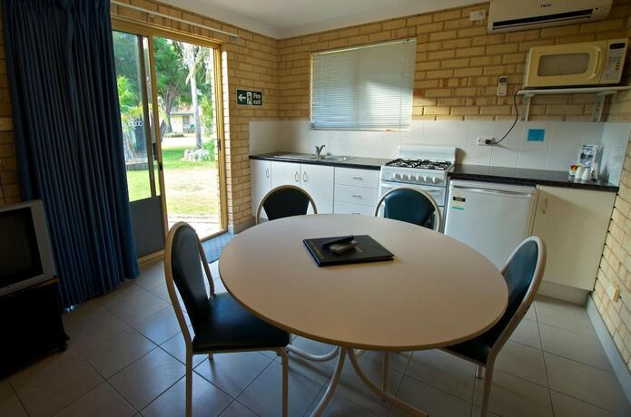Imagen general del Hotel Esperance Beachfront Resort. Foto 4