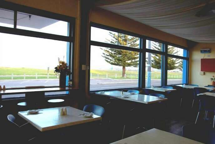Imagen general del Hotel Esperance Beachfront Resort. Foto 14