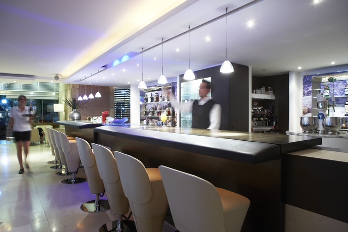 Imagen del bar/restaurante del Hotel Esperia City. Foto 2