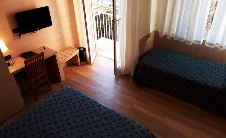 Imagen de la habitación del Hotel Esperia, G&eacute;nova. Foto 6