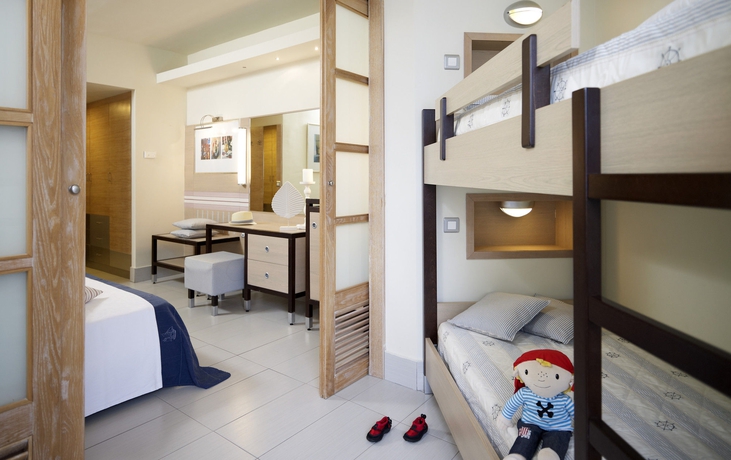 Imagen de la habitación del Hotel Esperides Beach Resort. Foto 9