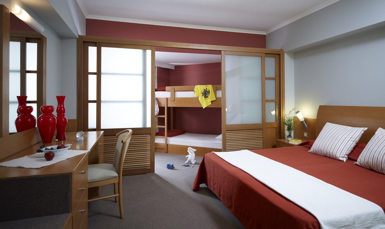 Imagen de la habitación del Hotel Esperides Beach Resort. Foto 10