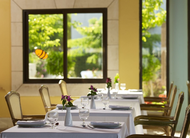Imagen del bar/restaurante del Hotel Esperides Beach Resort, Kallithea Rodas. Foto 6