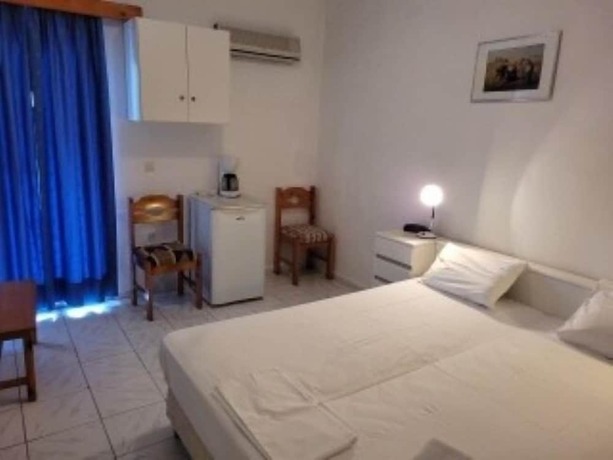 Imagen de la habitación del Hotel Esperides, Neochori. Foto 19