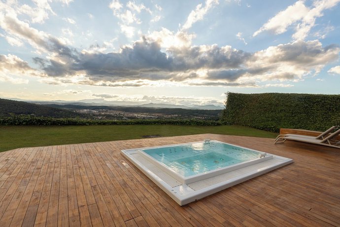 Imagen de la piscina del Hotel Esperit Roca. Foto 16