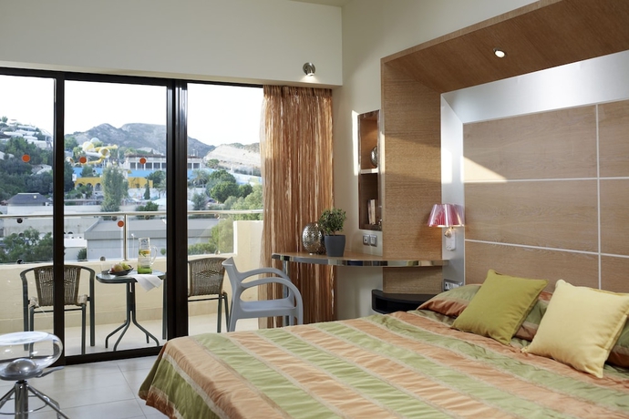 Imagen de la habitación del Hotel Esperos Palace Resort. Foto 5