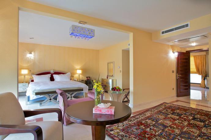 Imagen de la habitación del Hotel Espinas International. Foto 6