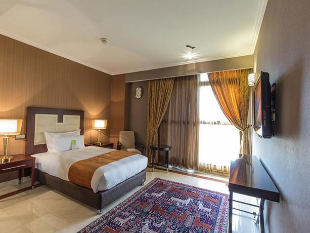 Imagen de la habitación del Hotel Espinas International. Foto 7