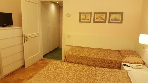 Imagen de la habitación del Hotel Esplanade, Marina Di Pietrasanta. Foto 13