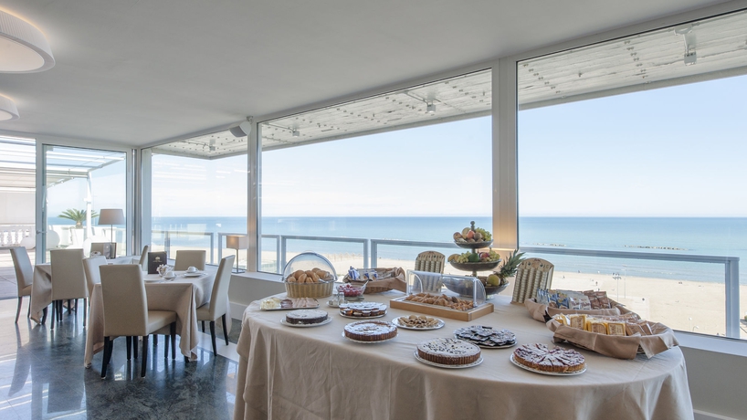 Imagen del bar/restaurante del Hotel Esplanade, PESCARA. Foto 4