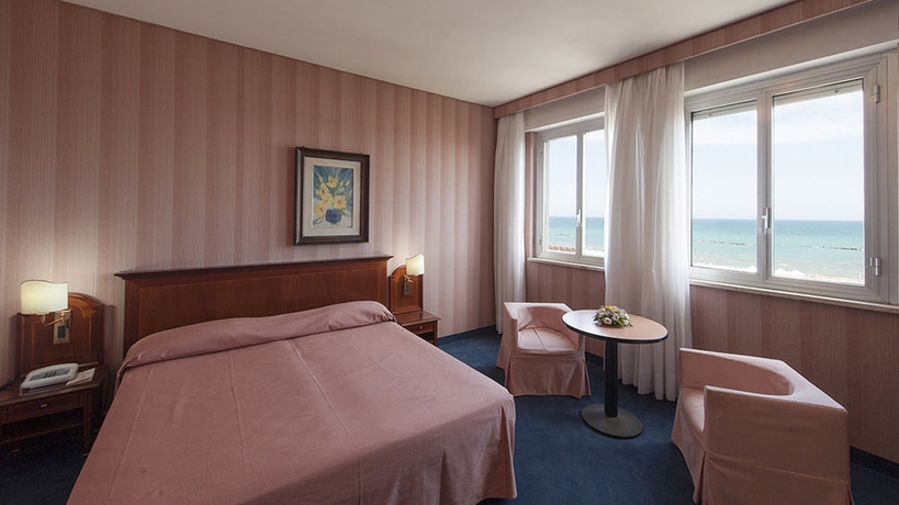 Imagen de la habitación del Hotel Esplanade, PESCARA. Foto 13