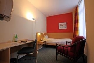 Imagen de la habitación del Hotel Esplanade Swiss Quality Hotel. Foto 7