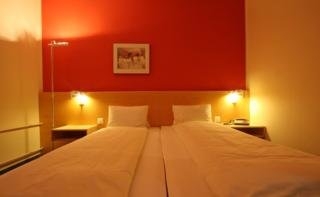 Imagen de la habitación del Hotel Esplanade Swiss Quality Hotel. Foto 9