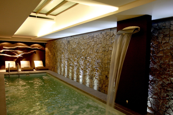 Imagen de la piscina del Hotel Esplendor By Wyndham El Calafate. Foto 15