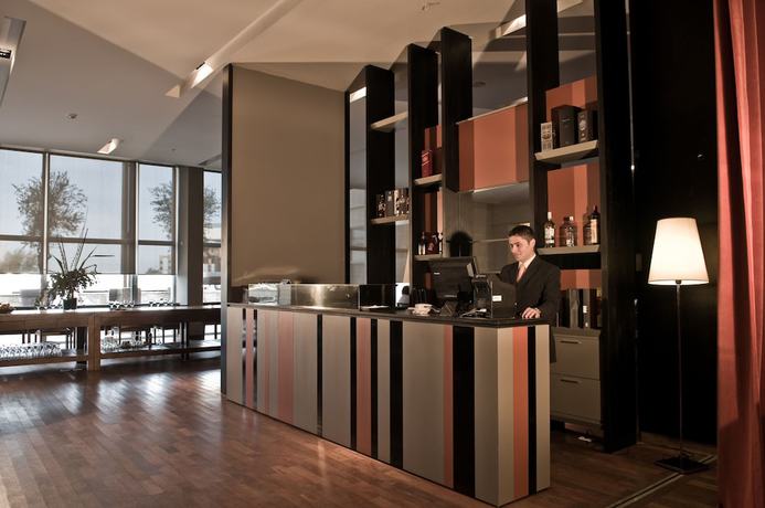 Imagen de los interiores del Hotel Esplendor By Wyndham Mendoza. Foto 18