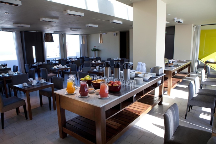 Imagen del bar/restaurante del Hotel Esplendor By Wyndham Montevideo Cervantes. Foto 5