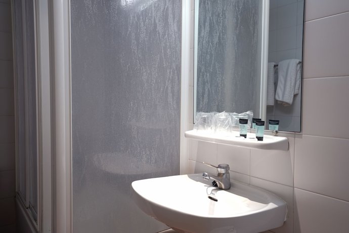 Imagen de la habitación del Hotel Esplugues. Foto 7