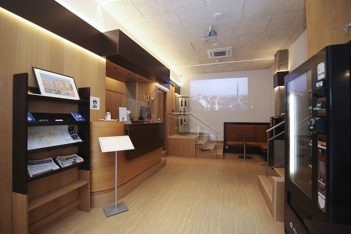 Imagen de los interiores del Hotel Esplugues. Foto 16