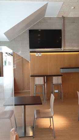 Imagen del bar/restaurante del Hotel Esplugues. Foto 2