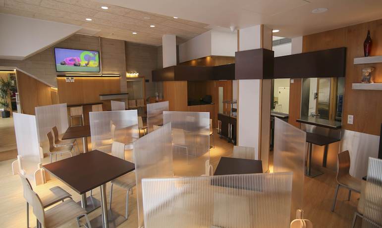 Imagen del bar/restaurante del Hotel Esplugues. Foto 4