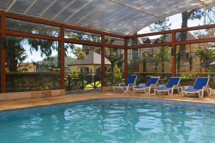 Imagen de la piscina del Hotel Esquilo. Foto 20
