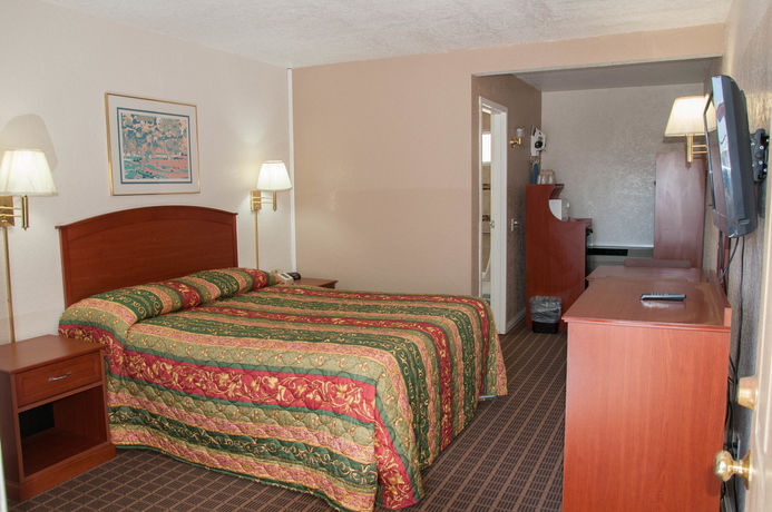 Imagen de la habitación del Hotel Esquire Inn. Foto 6