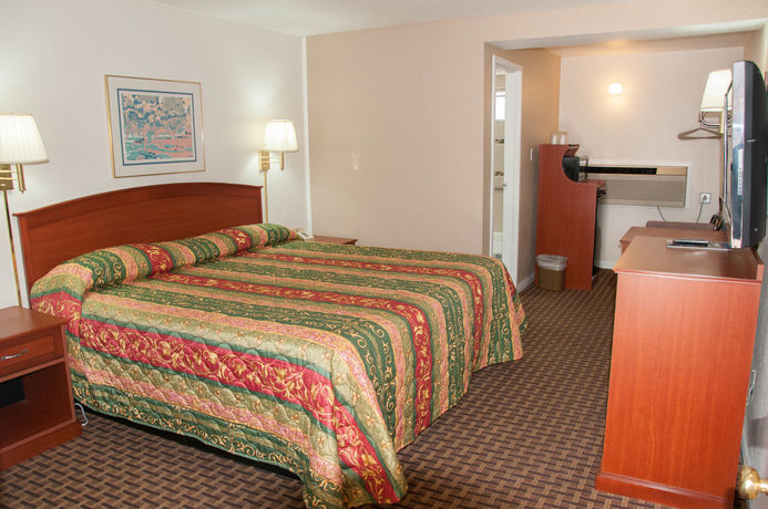 Imagen de la habitación del Hotel Esquire Inn. Foto 12